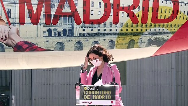 Díaz Ayuso presenta el Airbus de Iberia vinilado con la imagen de la Comunidad de Madrid para promocionarse como destino turístico por el mundo