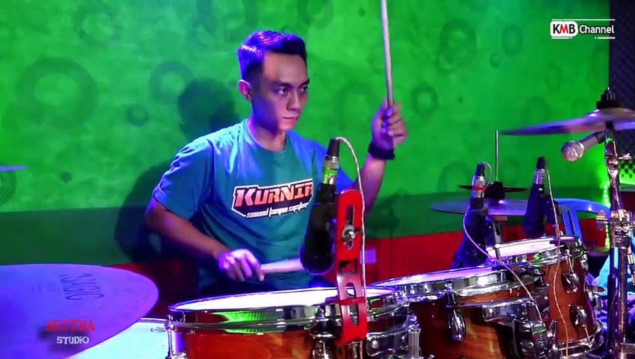 Jajal Kowe Dadi Aku - Cipt. Angga Samudra (COVER Levy Berlia KMB)