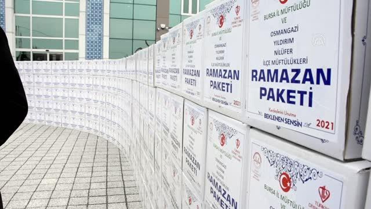 Bursa Müftülüğü şehrin fethedilişinin 695. yılı dolayısıyla 695 aileye gıda yardımı yaptı