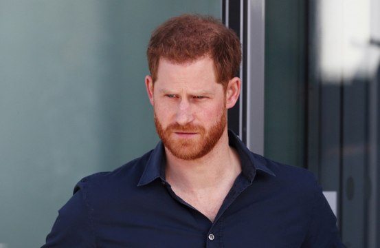 Príncipe Harry chega ao Reino Unido para funeral do avô, o príncipe Philip