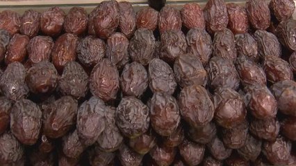 Mısır Çarşısı'nın en pahalı hurması: Tanesi 5 liraya satılıyor