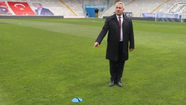 Taş gibi zeminde oynadık diyen Oğuzhan'a cevap: Zeminde bir şey yok, gelin ve gözünüzle görün