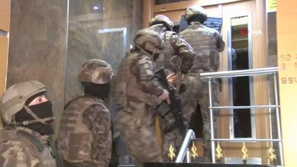 Son dakika haberi: Suç örgütü operasyonunda Peker'in sosyal medya hesaplarını yöneten kişi de yakalandı