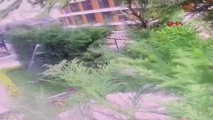 BURSA'DA VİNÇ RÜZGAR NEDENİYLE DEVRİLDİ