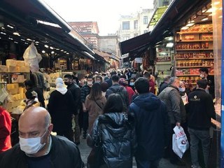 RAMAZAN AYINA SAATLER KALA EMİNÖNÜ VE MISIR ÇARŞISI'NDA YOĞUNLUK