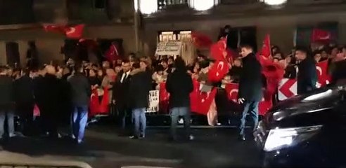 Cumhurbaşkanı Erdoğan Fransa'da böyle karşılandı