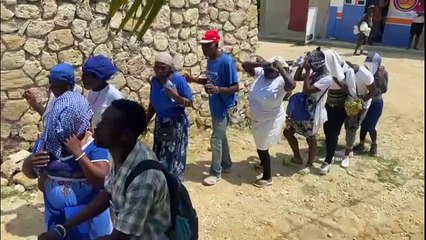 Iglesia denuncia "descenso al infierno" de Haití tras secuestro de clérigos