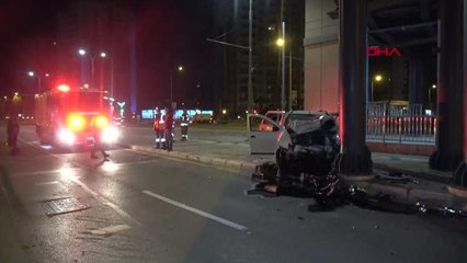 İZMİR-Otomobil köprü ayağına çarptı: 1 ağır yaralı