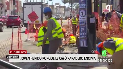 Chorrillos: joven queda herido luego de que paradero de transporte le cayera encima