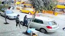 Kaçırdığı taksiyle yayaya çarpan kadın, diğer taksilerin kovalamacası sonucu yakalandı