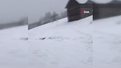 Yaptıkları kardan adamı yöresel kıyafet giydirdiler