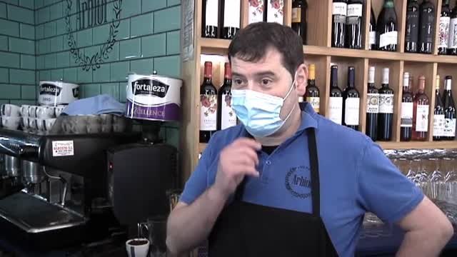 Desde hoy Bilbao se une a otros 49 municipios vascos con el interior de la hostelería cerrada