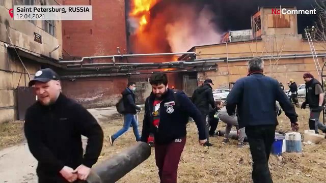 Πυρκαγιά κατέστρεψε ιστορικό εργοστάσιο της Αγίας Πετρούπολης