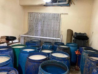 Adana'da 8 bin 200 litre sahte içki ele geçirildi