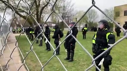 Pistole statt Taser gezückt: Polizistin tötet Schwarzen "versehentlich"