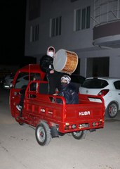 Afyon'da davulculardan sahurda koronavirüs uyarılı maniler