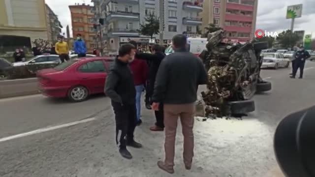Son dakika haber... Başkentte 4 kişinin yaralandığı trafik kazası güvenlik kamerasına yansıdı
