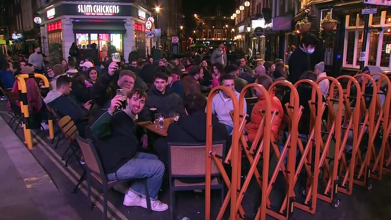 Outdoor dining and drinking returns in England