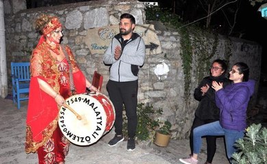 Datça'nın kadın ramazan davulcusu; kansere yakalandı pes etmedi