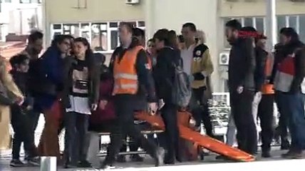 Mecidiyeköy'de durakta bekleyen yolcuya metrobüs çarptı!