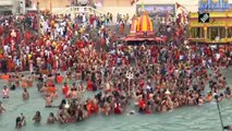 Kumbh Mela 2021: निरंजनी अखाड़ा साधुओं ने हरिद्वार में किया पवित्र स्नान