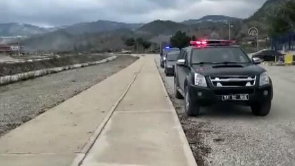 KASTAMONU - Kovid-19 pozitif ve temaslısı 7 kişi katıldıkları Sinop'taki cenazeden İstanbul'a dönerken yakalandı