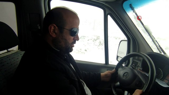 Kar yağışına hazırlıksız yakalanan onlarca araç mahsur kaldı