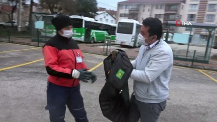 Otobüs şoförü yol kenarında yaralı bulduğu şahini ölümden kurtardı
