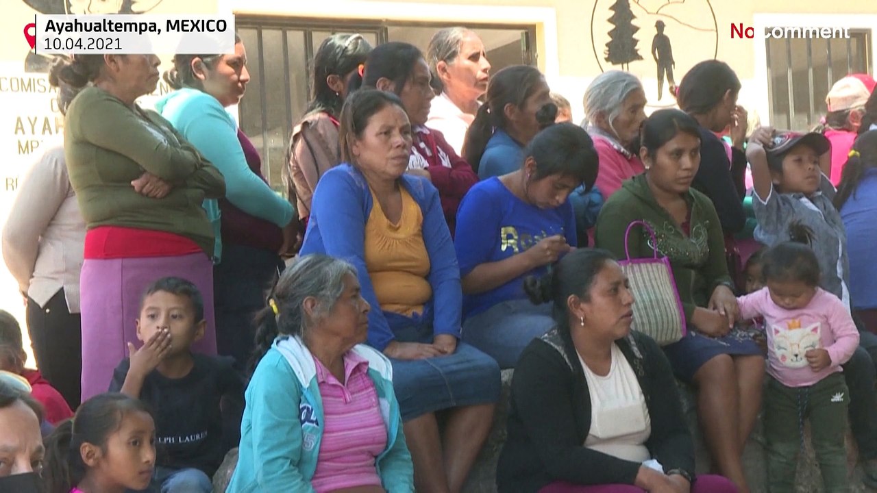 Mexican village forms 'self-defence' group amid armed gang threat