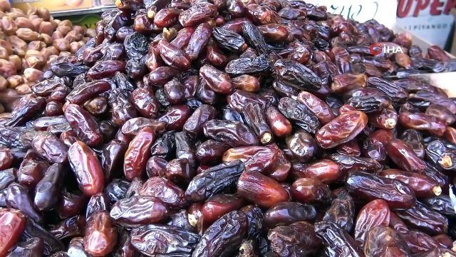 İftar sofralarının vazgeçilmezi hurma satışları hareketlendi