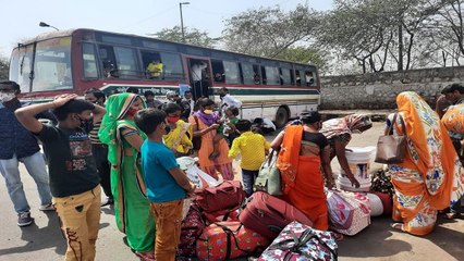 Anand vihar: People head home amid fear of lockdown