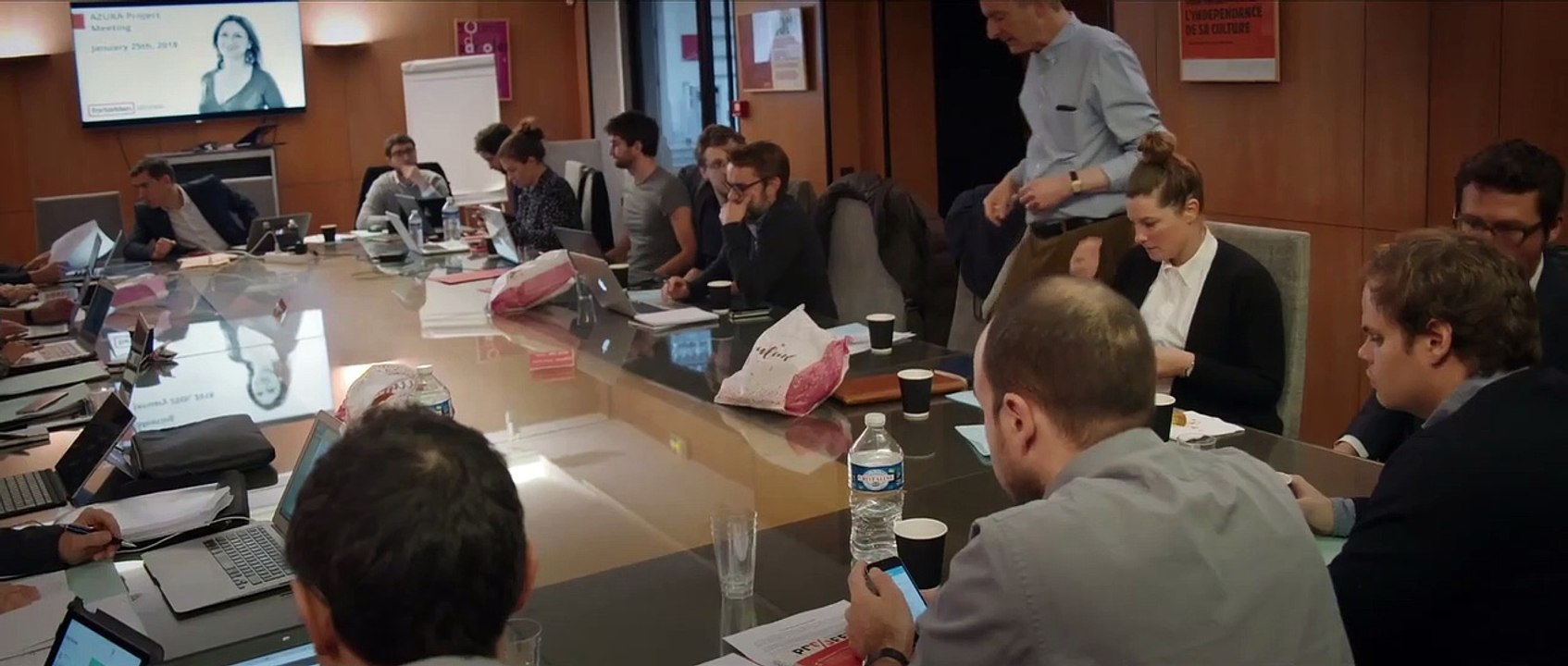 HINTER DEN SCHLAGZEILEN Film