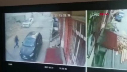 İnşaat sahasından hafriyat alınırken bitişikteki bina hasar gördü