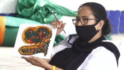Watch: Mamata makes paintings during her dharna against EC