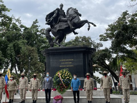 Con ofrenda floral en Caracas se celebra 12 años de la Milicia Nacional Bolivariana, creada por el Comandante Hugo Chávez