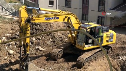 Sitenin Yolu Çöktü, Mahalleli Korku Dolu Anlar Yaşadı