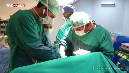 Dünyada nadir yapılan operasyonla hayata tutundu