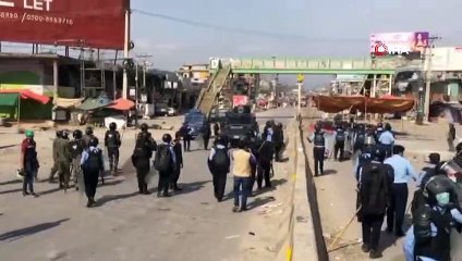 - Pakistan'da sokaklar savaş alanına döndü: can kaybı 3'e yükseldi- En az 40 polis yaralandı