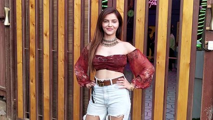 Rubina Dilaik Hot लुक में पहुंची Gauhar Khan के ऑफिस ; Watch Video |FilmiBeat
