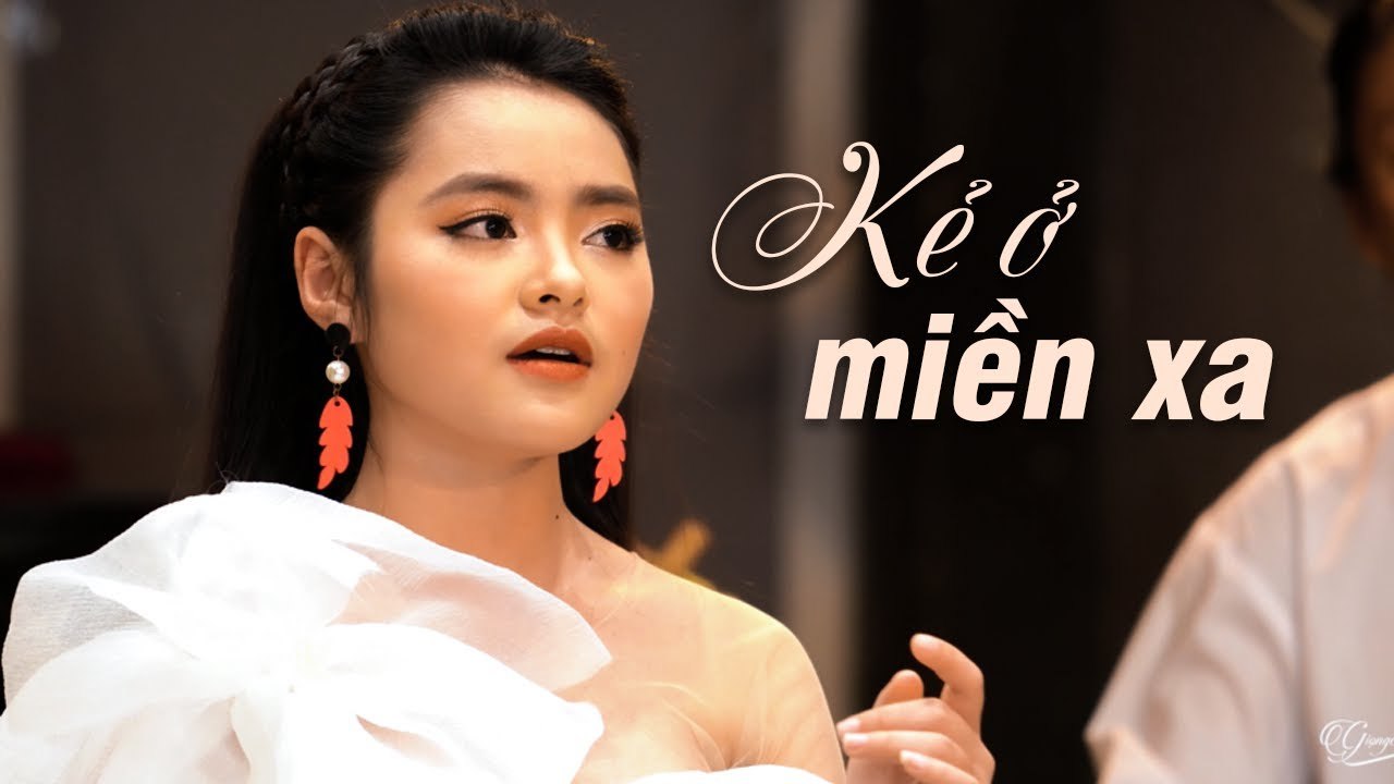 Cô Bé 15 Tuổi Hát Nhạc Lính Hay Quên Lối Về  Kẻ Ở Miền Xa - Thu Hường