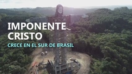 Cristo Protector de 43 metros de altura crece en el sur de Brasil