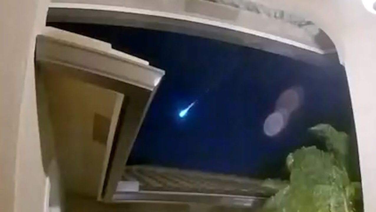 Bright meteor lights up Florida night sky