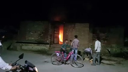 गैस सिलेंडर से लगी आग, पूरा घर जलकर हुआ राख