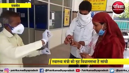 VIDEO STORY : ये क्या सरकारी अस्पताल में कोविड-19 के सैंपल ले रहा माली !