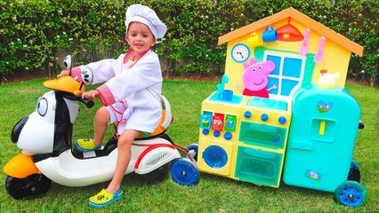 Child Vlad play Toy Cafe on Wheels