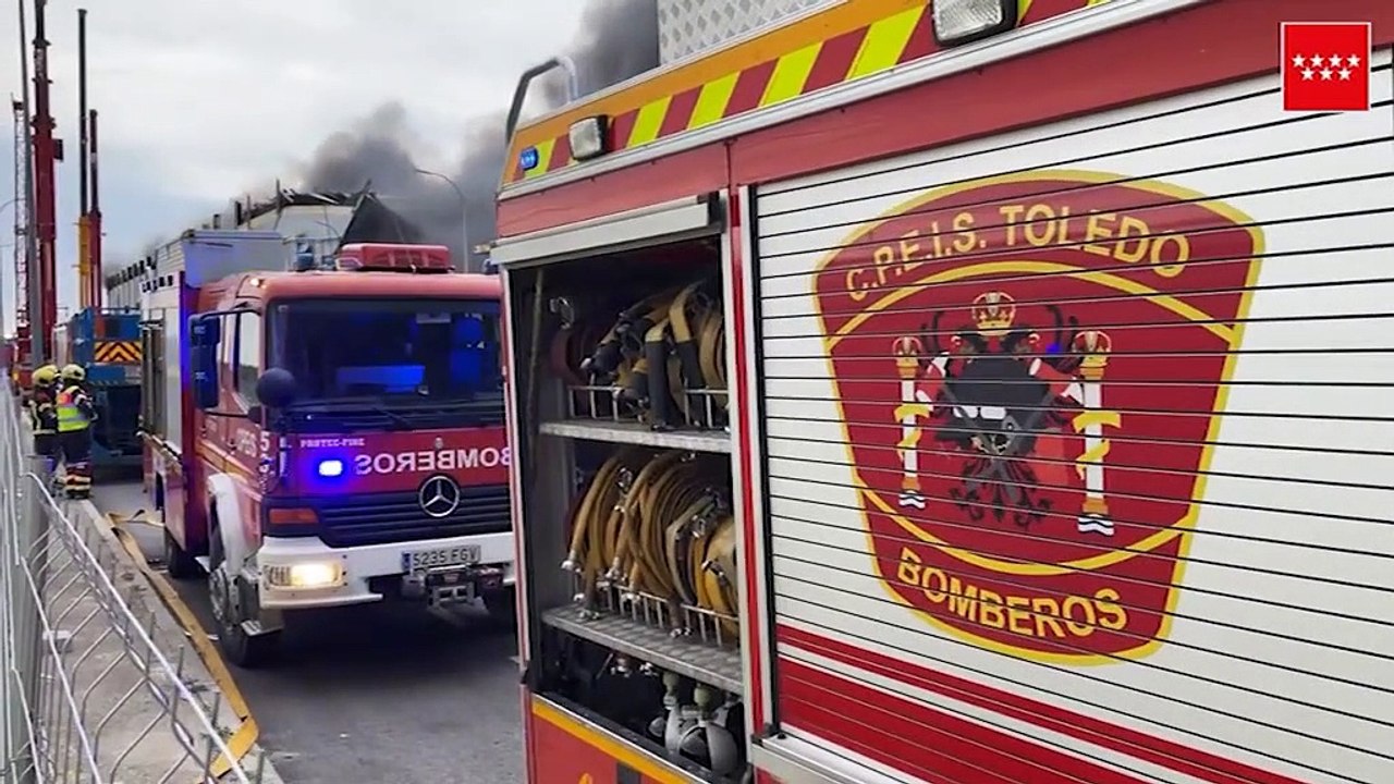 Arden varias naves en el incendio del polígono industrial de Seseña Nuevo