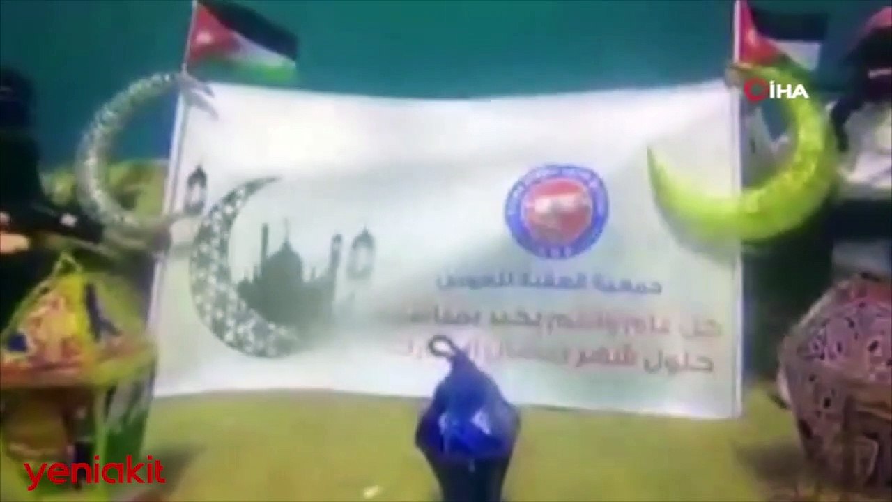 Ürdün'de dalgıçlar Müslüman alemine Ramazan mesajı gönderdi