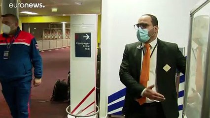 Francia suspende sus vuelos con Brasil