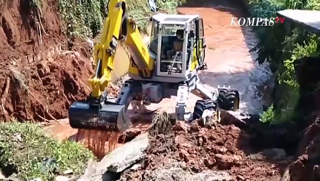 Saksi Mata Ceritakan Kronologi Jalan Ambles di Grand Depok City