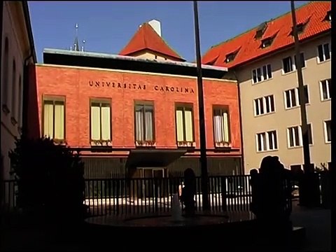 1 Cérémonie de remise des diplômes des Maîtres en Droit le 14 mars 2000 à Prague 1 Partie